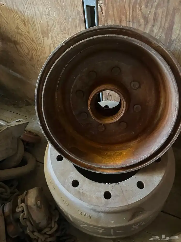 يوجد قطع غيار دوج موديلات قديمه 79