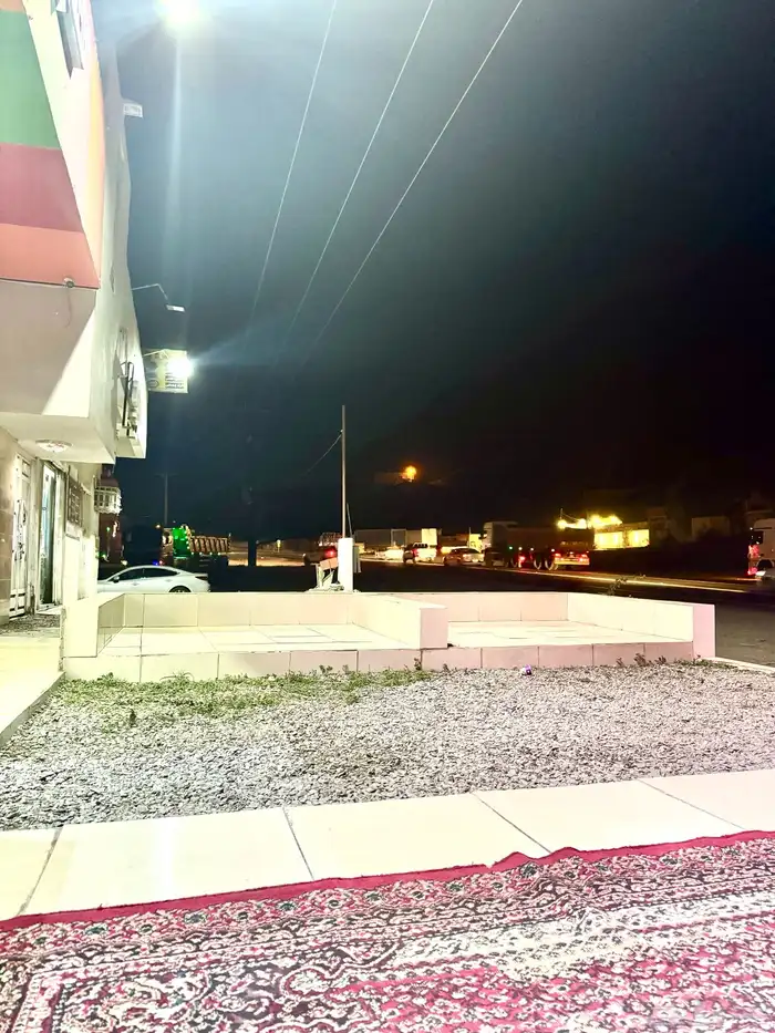 محل الايجار على طريق عقبة شعار 2