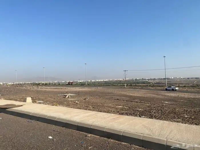 ارض بموقع مميز بمساحة 934 م 0