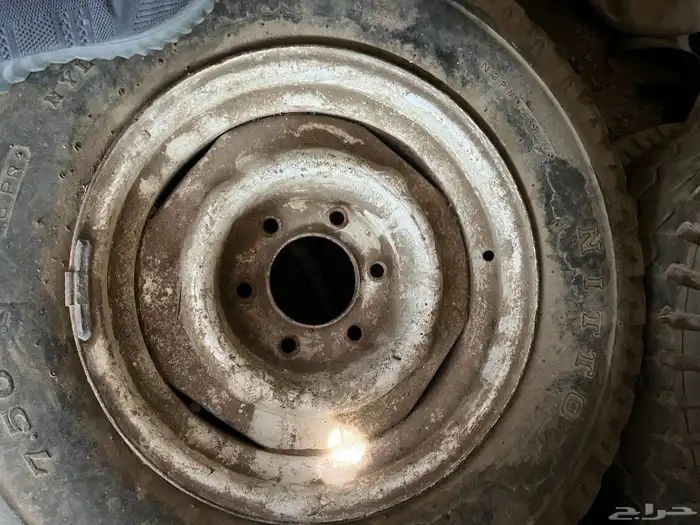 يوجد قطع غيار دوج موديلات قديمه 83