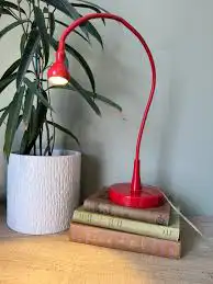 اضاءة مكتب من آيكيا تعمل ونظيفه كالجديدة 0