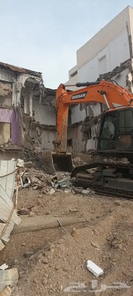 بوكلينات كبيره وصغيره هدم مباني مقابل الانقاض والحديد مقاول 4