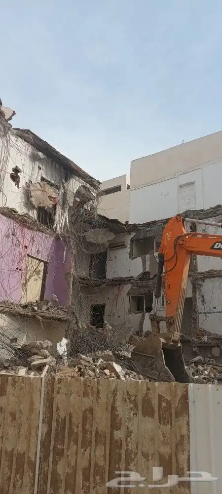 بوكلينات كبيره وصغيره هدم مباني مقابل الانقاض والحديد مقاول 3