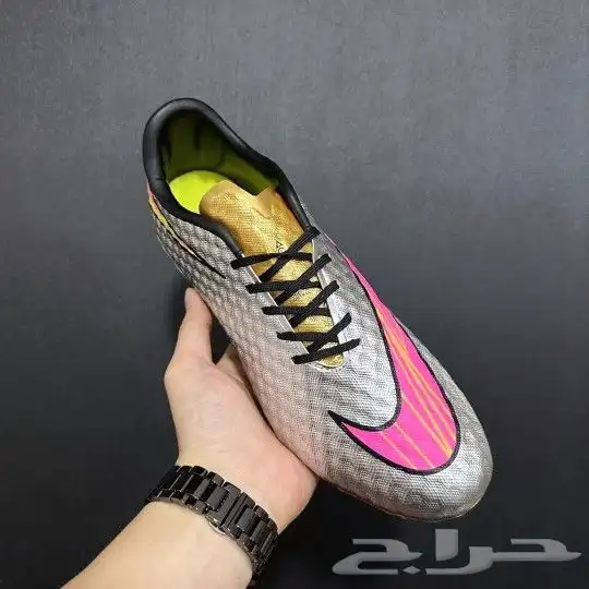جميع شوزات و جزم نيمار القديمة والنادرة Nike hypervenom 8