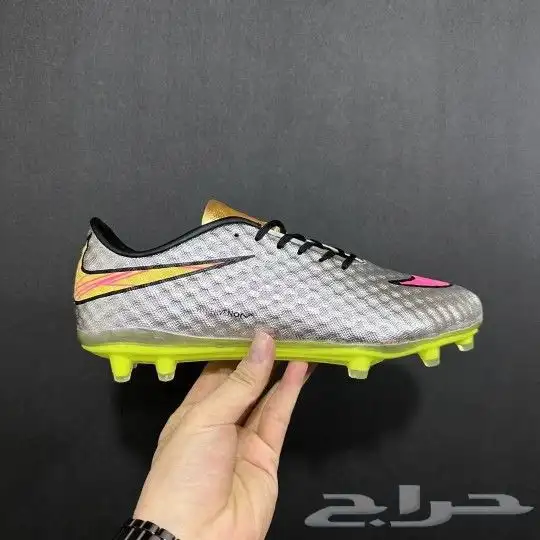 جميع شوزات و جزم نيمار القديمة والنادرة Nike hypervenom 7