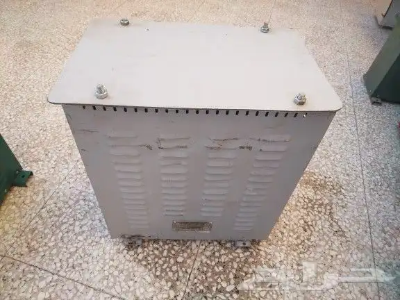 محولات كهرباء اسباني متوفر جمع أحجام من 220 إلى 380 فولت 0