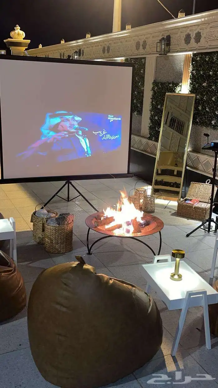 شاشه بروجكتر و قاعده للجهاز و لوحه 160 160 للاجار ب 150 ر 1