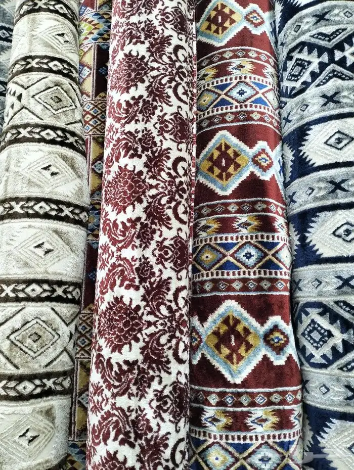 يوجد موكيت تركى وامارتى ووطني وجميع انواع الفنيل بلجيكا وفرن 5