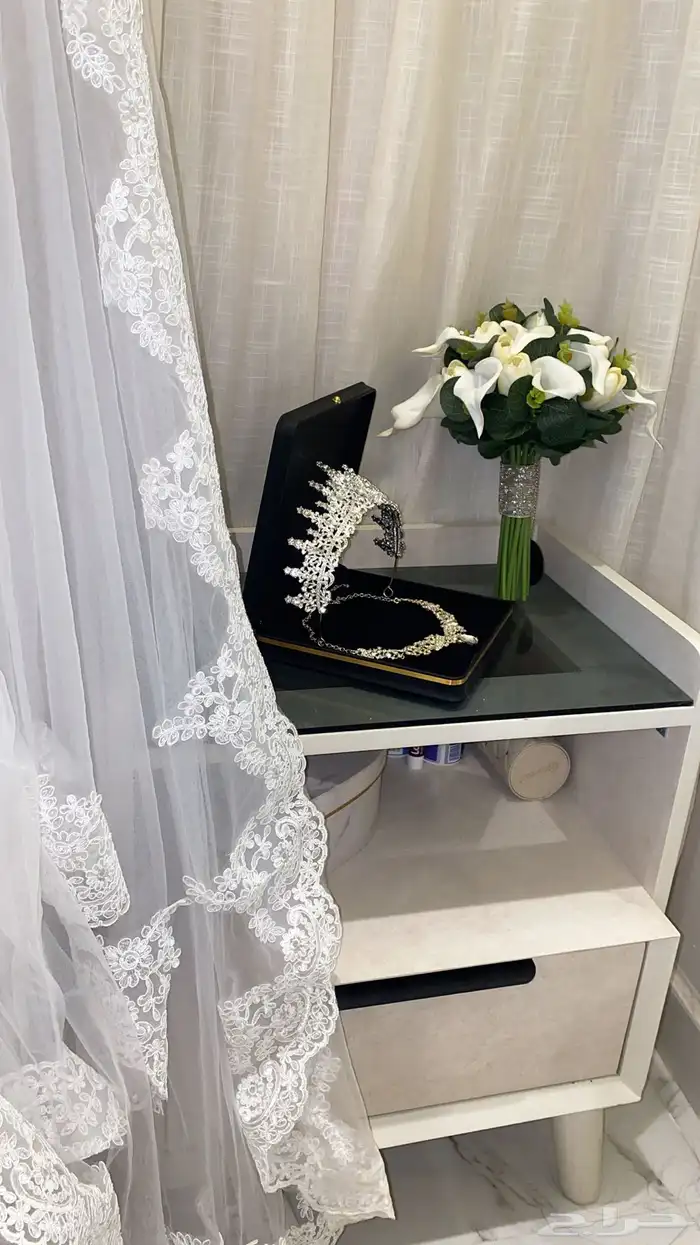 اغراض عروس للبيع (مسكة عقد سلسال وتاج  تشريعة دانتيل) 1