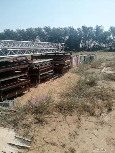 مسرح مع صبات اعمدة إنارة للايجار او البيع 1