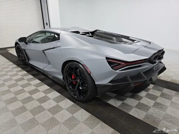 2024 Lamborghini Revuelto ريفيويلتو من النوادر اصفار 5