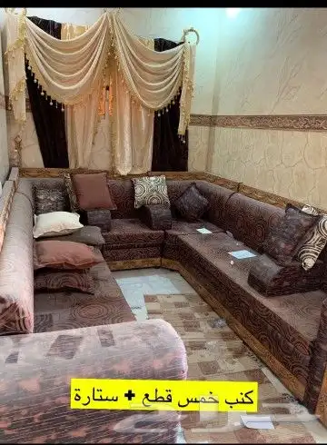 يوجد اثاث غرف نوم6 مكيفات ويوجد مطبخ كامل ويوجد 3