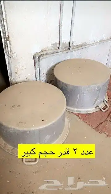 يوجد اثاث غرف نوم6 مكيفات ويوجد مطبخ كامل ويوجد 11