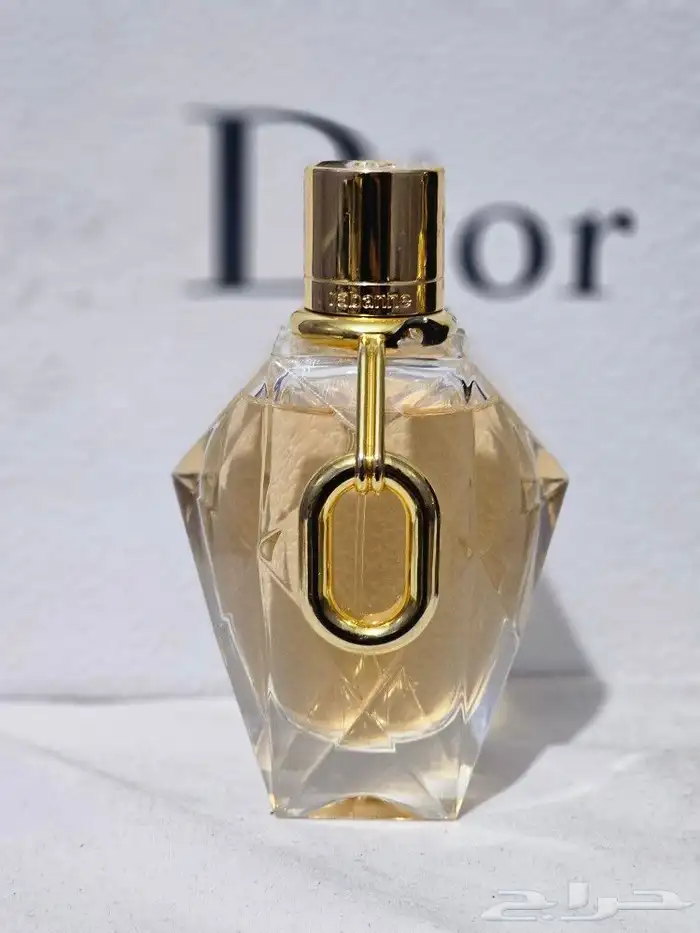 السلام عليكم الي يبي عطور ماركات اصليه يراسلني واتس اب 11