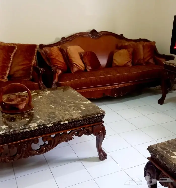 للبيع طقمين كنب و طقمين طاولات من مفروشات العمر 1