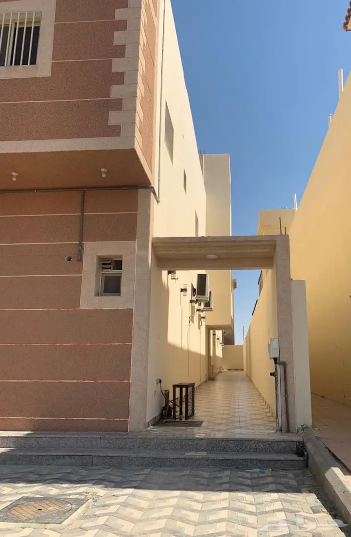 شقق عزاب شبه جديدة للإيجار في محافظة النعيرية 2