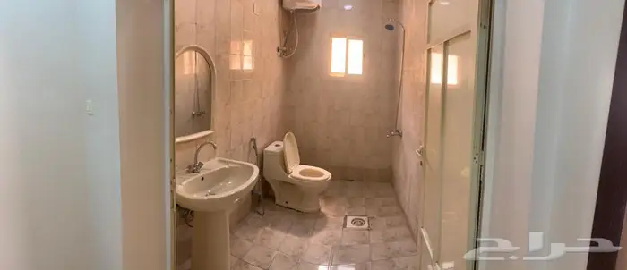 شقق عزاب شبه جديدة للإيجار في محافظة النعيرية 9