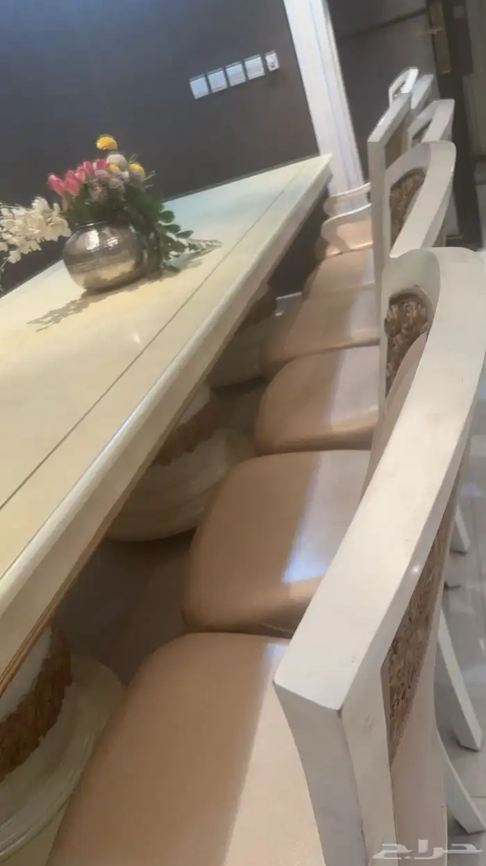 طاولة طعام 4