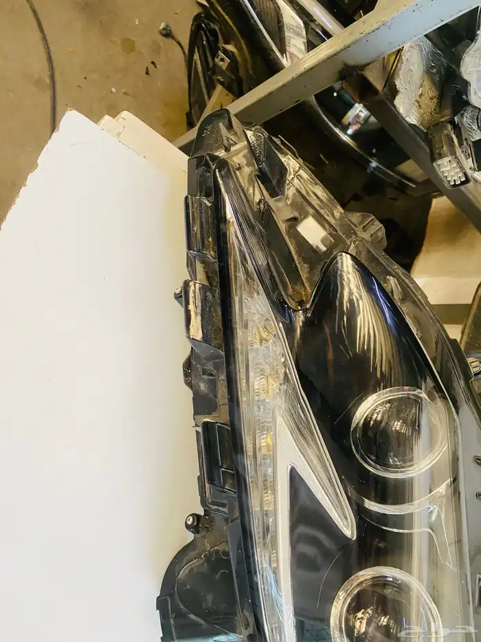 شمعه لكزس اي إس 2017 8