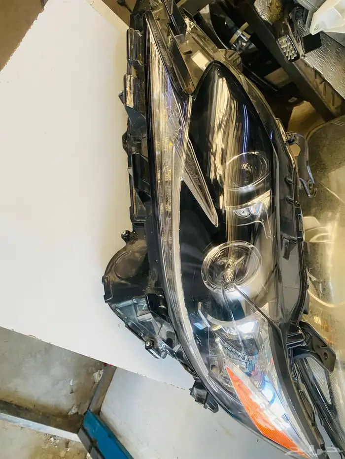 شمعه لكزس اي إس 2017 7