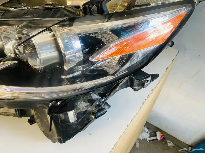 شمعه لكزس اي إس 2017 2