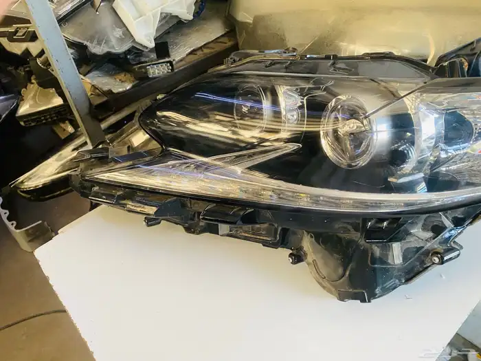 شمعه لكزس اي إس 2017 0