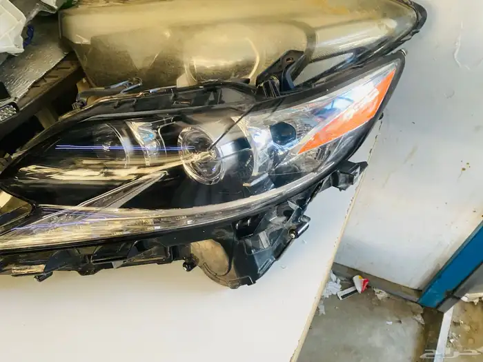 شمعه لكزس اي إس 2017 5