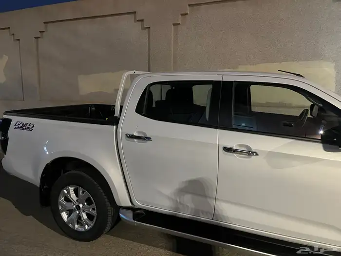 نقل بضايع و عفش داخل مدينة الرياض و خارجها 0