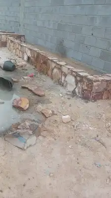 بوكلين لبناء الحجر وقص الأراضي والحفر والهدم 0