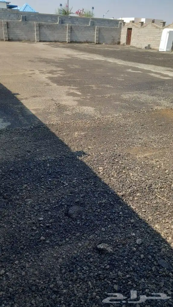 نعمل في أعمال الاسفلت الجديد والمقشور والمستخدم يوجد فراده 3