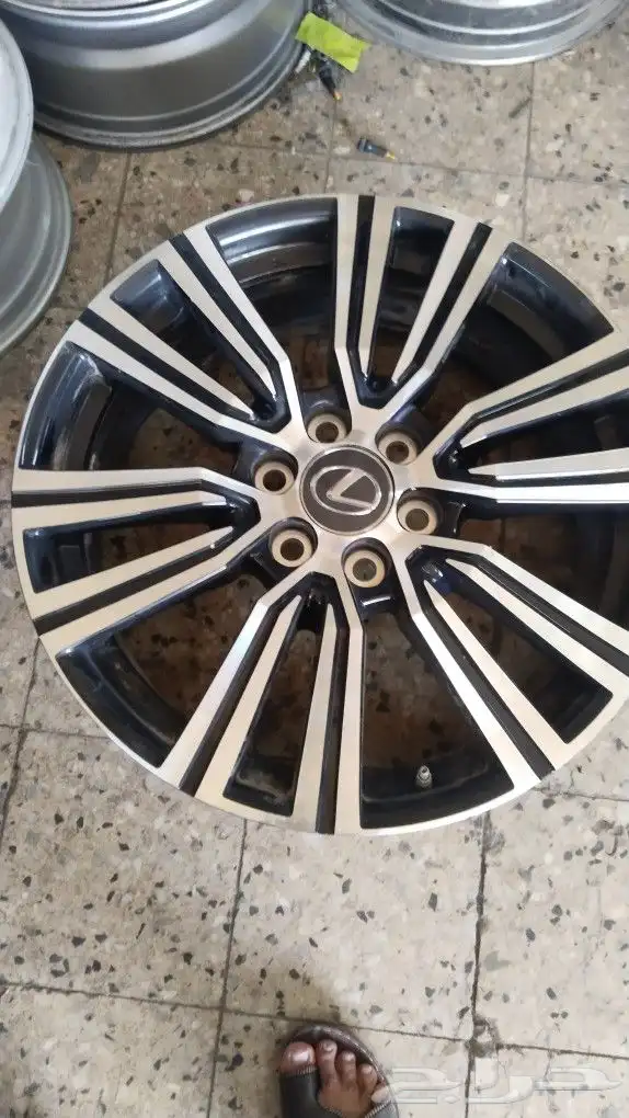 جنط لكزس اصلي وكاله نضيف 1