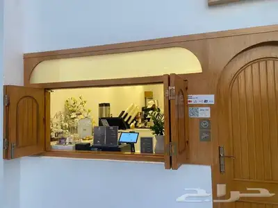 صباغ ابواب خشبيه ونجار ابواب ودكور 0