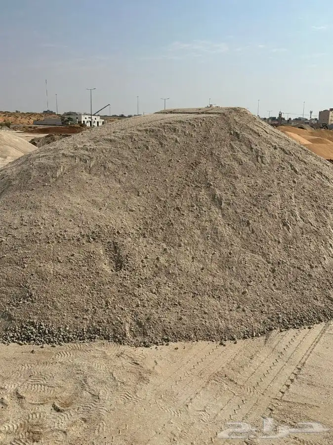 توريدات الرمل الابيض والاحمر وبطحاء لياسة خرسانه 1