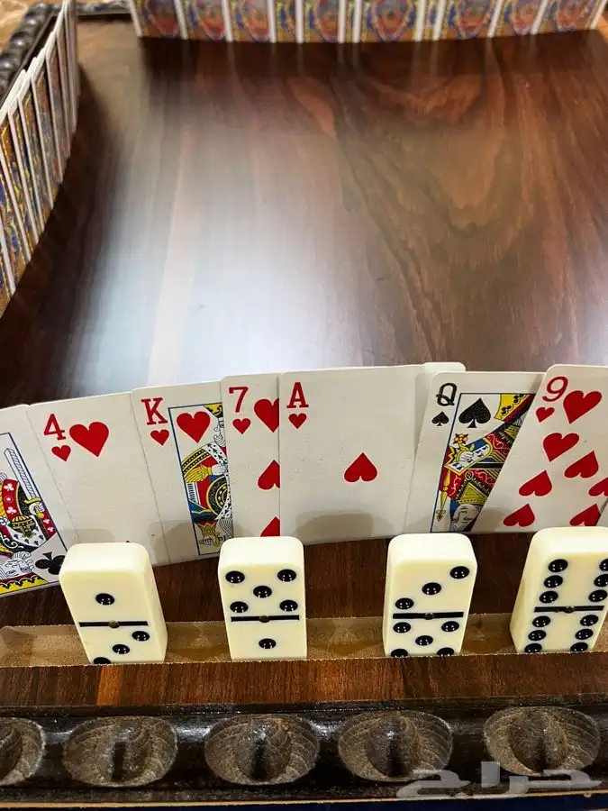 طاولات بلوت نحت او نقش خاص 89