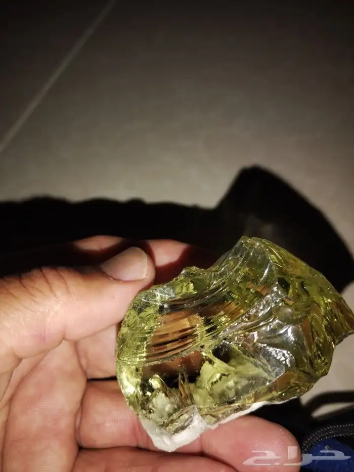 حجر كريم صافي وصلب وثقيل وله منظر جميل جدا 15
