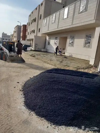 نعمل في أعمال الاسفلت الجديد والمقشور والمستخدم يوجد فراده 14