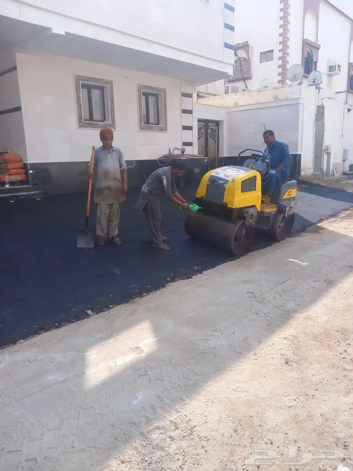 نعمل في أعمال الاسفلت الجديد والمقشور والمستخدم يوجد فراده 10