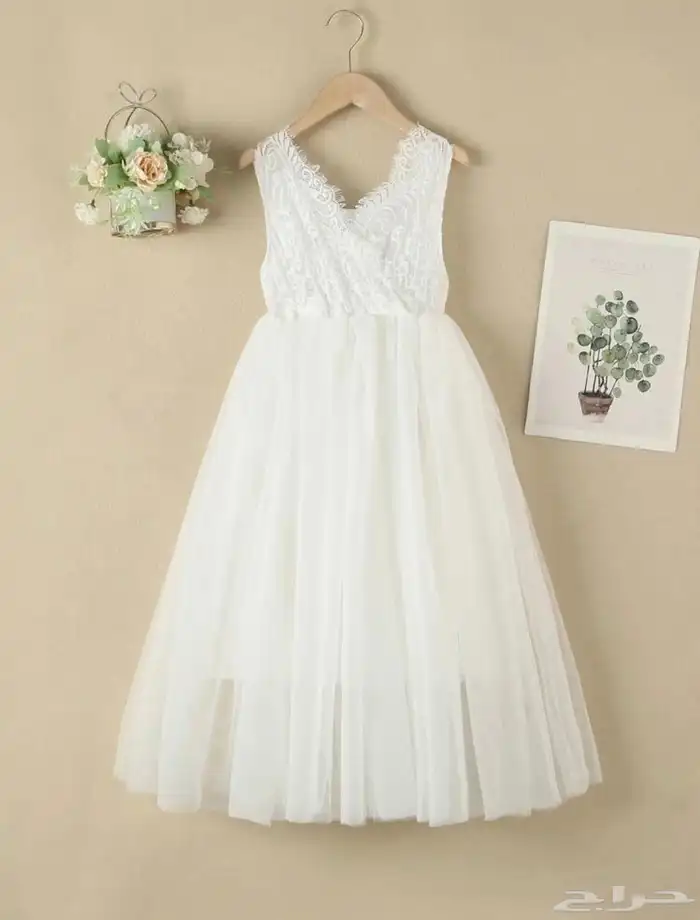 فستان أبيض أنيق للمناسبات 1