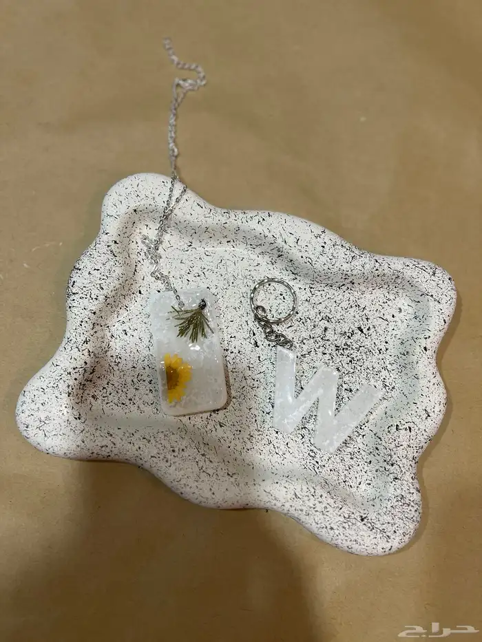 ورد الجوري والكامليا بالجبس اعمال يدويه 1