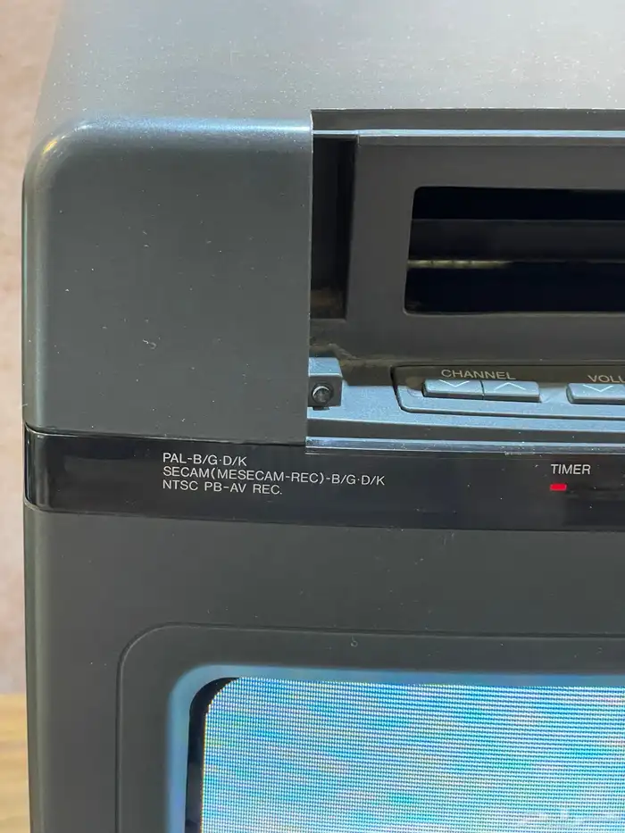 تليفزيون شارب 14 بوصة مدمج مع فديو VHS 2