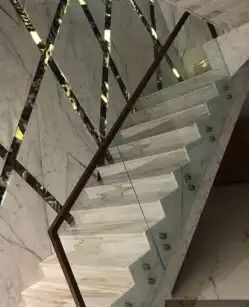 درج داخلي وأعمال درابزينات من الزجاج والاعمده 2