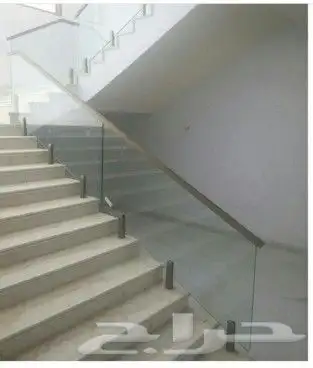 درج داخلي وأعمال درابزينات من الزجاج والاعمده 6