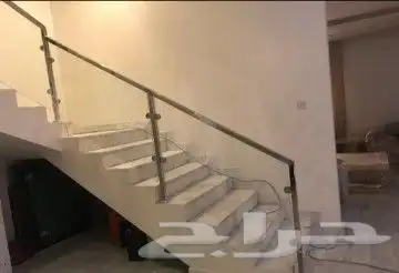 درج داخلي وأعمال درابزينات من الزجاج والاعمده 0