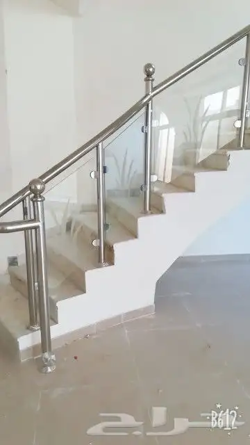 درج داخلي وأعمال درابزينات من الزجاج والاعمده 5