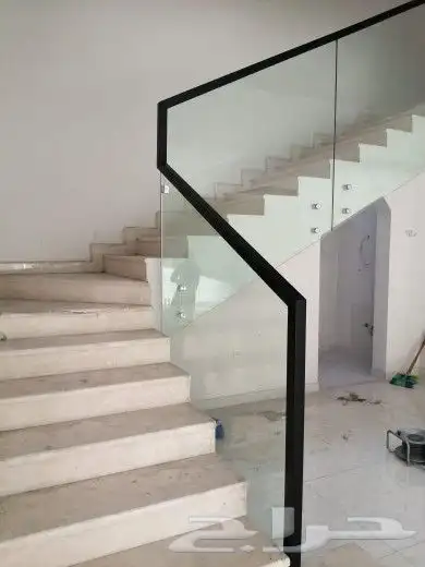 درج داخلي وأعمال درابزينات من الزجاج والاعمده 1
