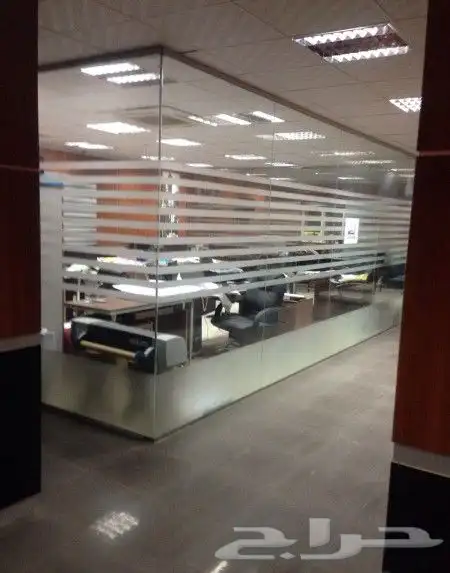زجاج سكريت استيكرات ترميل وتظليل وصيانه جميع الزجاج السكريت 3
