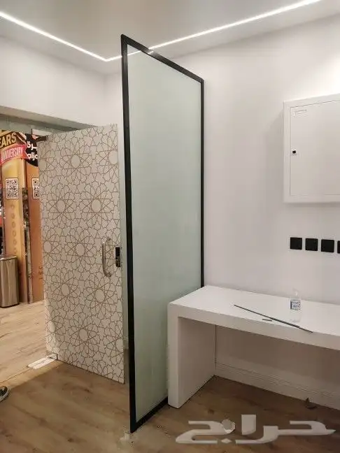 زجاج سكريت استيكرات ترميل وتظليل وصيانه جميع الزجاج السكريت 7