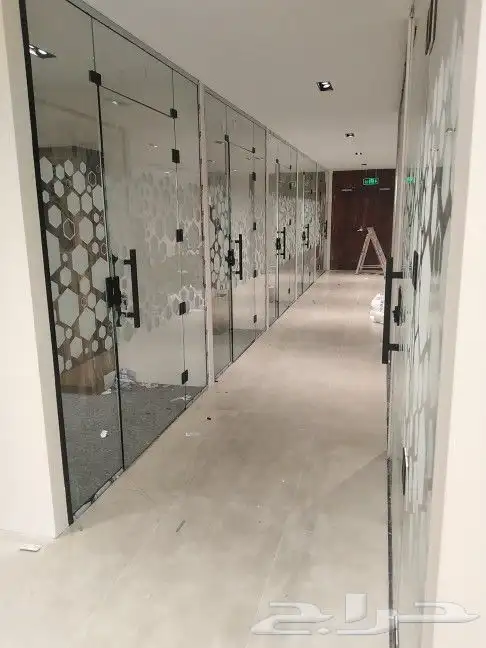 زجاج سكريت استيكرات ترميل وتظليل وصيانه جميع الزجاج السكريت 6