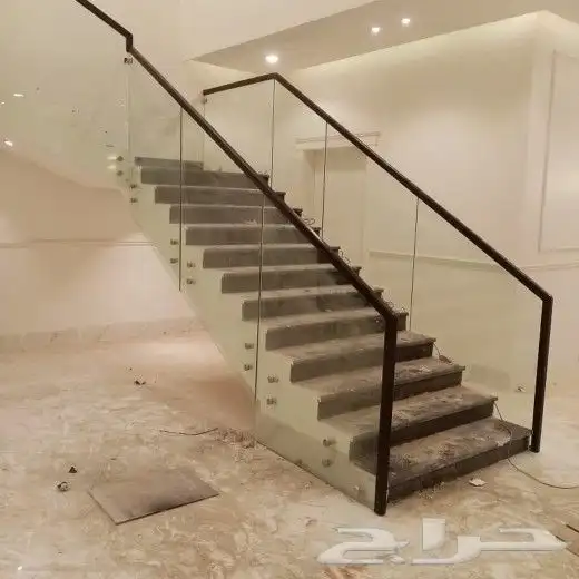 درج داخلي وأعمال درابزينات من الزجاج والاعمده 7