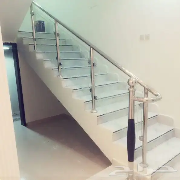 درج داخلي وأعمال درابزينات من الزجاج والاعمده 3